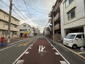 【前面道路含む現地写真】