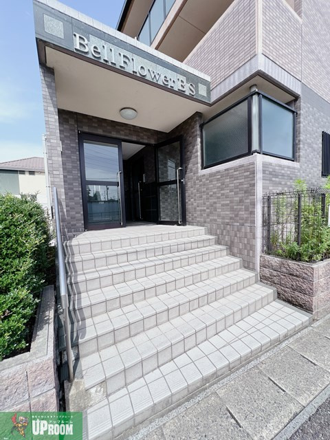 ベルフラワーBSのエントランス