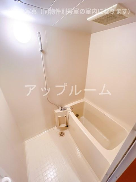ベルフラワーASの浴室