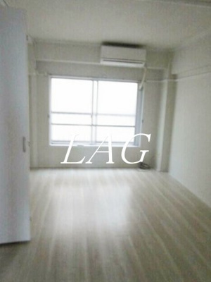 【居間・リビング】 | 三彩ビル | 洋室のお部屋です。