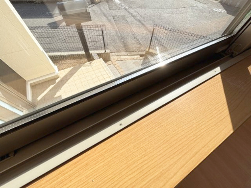 窓は全室ペアガラス仕様になります。防犯・防音効果が有り、暖房・冷房効果も高まる効果があります。