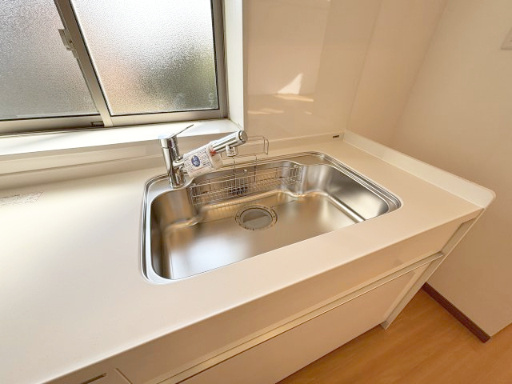 伸縮機能のあるシャワー水栓です。また、浄水機能（カートリッジ別途必要）もプラスされています。