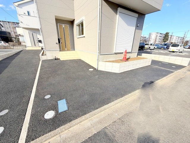 福生市加美平1丁目全３棟　新築分譲の駐車場
