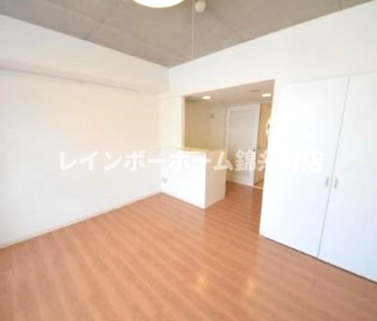 パインタワーの内装