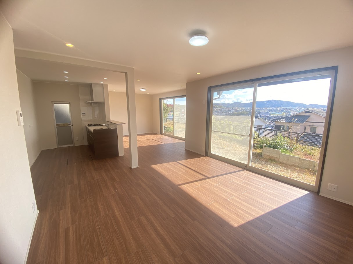 兵庫県神戸市垂水区つつじが丘7丁目2389-6の居間・リビング|こちらのリビングで趣味の時間をお楽しみください