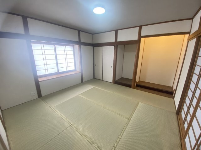 兵庫県神戸市垂水区つつじが丘7丁目2389-6の和室|日本らしい落ち着いた雰囲気の和室です