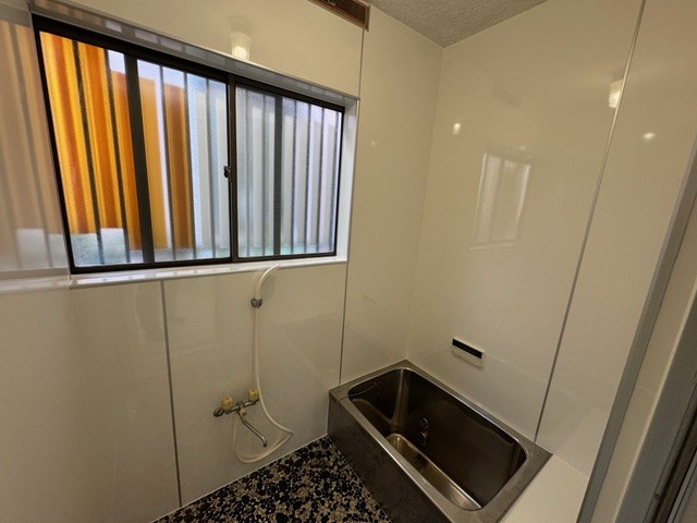 所沢市向陽町の浴室|明るい洋室です