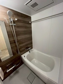 【浴室】 | シティライフ井尻 | 浴室乾燥機付なので雨の日のお洗濯に活躍するのはもちろん、浴室をカラリと乾燥させられるのでカビ対策にも