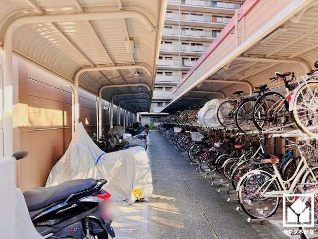 ファミールハイツ京都伏見ステージ1の駐輪場