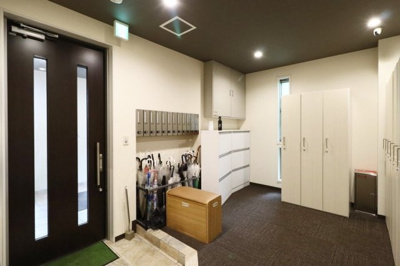 【エントランス】 | ロックフォレスト