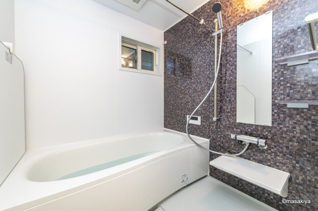 ライフコア吉田小町の浴室