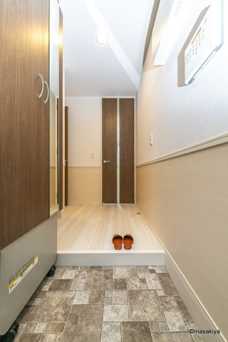 ライフコア吉田小町の玄関