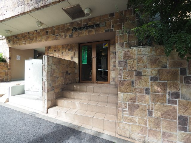 リクレイシア西麻布Ⅱ番館のエントランス