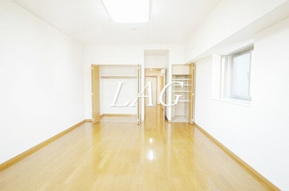 【居間・リビング】 | オリーブ　スクエア | 洋室のお部屋です。