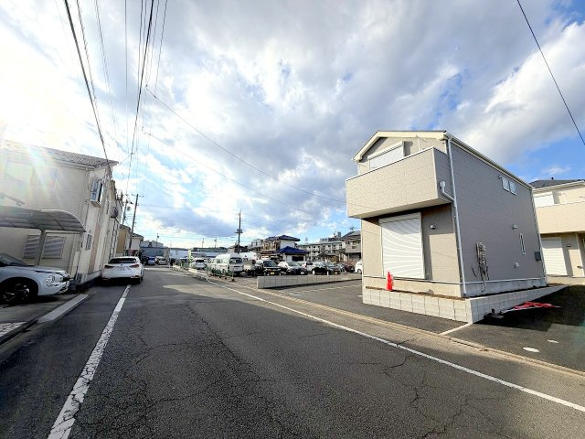 福生市加美平1丁目全３棟　新築分譲の前面道路含む現地写真