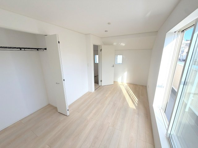 福生市加美平1丁目全３棟　新築分譲の洋室