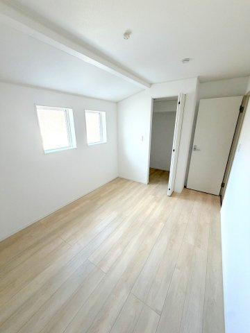 福生市加美平1丁目全３棟　新築分譲の洋室