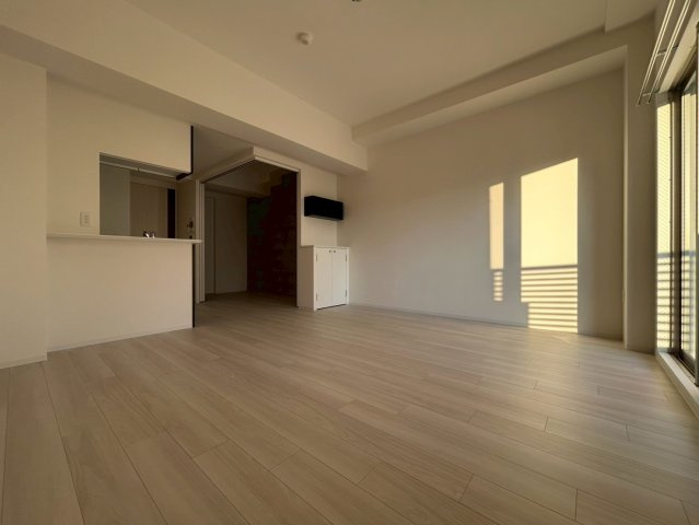 セレニテフラン谷町四丁目の居間・リビング