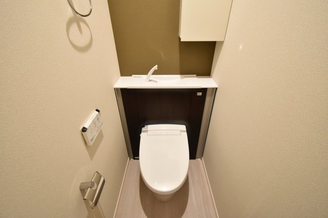 西宮市東鳴尾町１丁目の賃貸マンションのトイレ