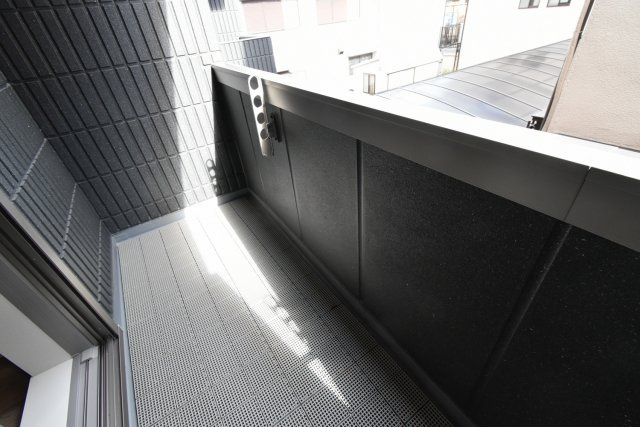 西宮市東鳴尾町１丁目の賃貸マンションのバルコニー