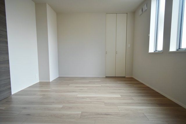 西宮市東鳴尾町１丁目の賃貸マンションの洋室