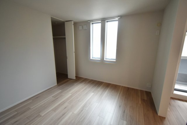 西宮市東鳴尾町１丁目の賃貸マンションの洋室