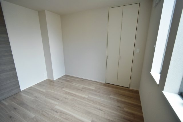 西宮市東鳴尾町１丁目の賃貸マンションの洋室