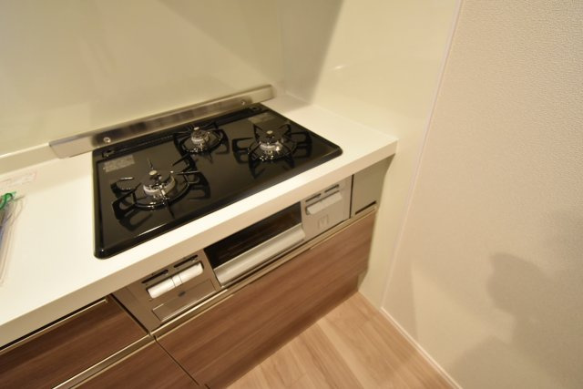 西宮市東鳴尾町１丁目の賃貸マンションのキッチン