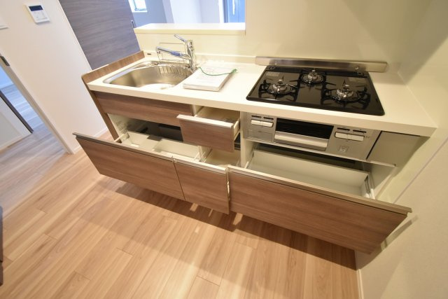 西宮市東鳴尾町１丁目の賃貸マンションのキッチン