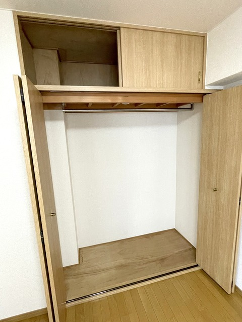 山主ビルの収納|★天袋あり♪奥行のある大型クローゼット★