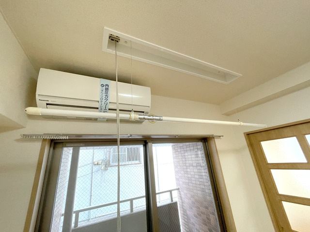 山主ビルの設備|★雨の日でも安心の室内物干しフック★