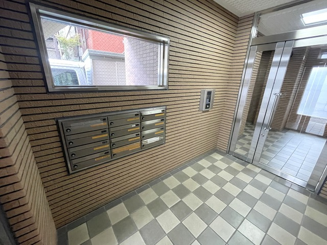 山主ビルのエントランス|★モニター付きオートロック★