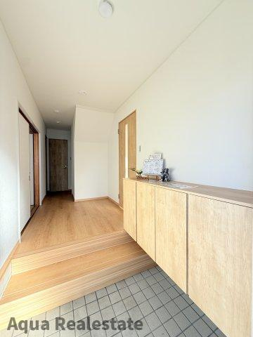 丸亀市飯山町川原　リノベ住宅の玄関|きれいな玄関です