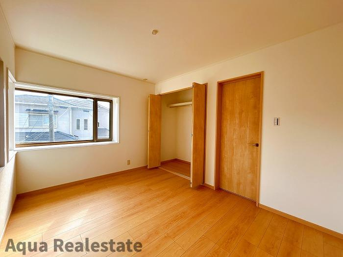 丸亀市飯山町川原　リノベ住宅の洋室|使い勝手のいい洋室です