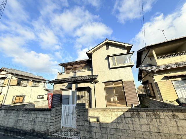 丸亀市飯山町川原　リノベ住宅の前面道路含む現地写真|前面道路含む現地写真です