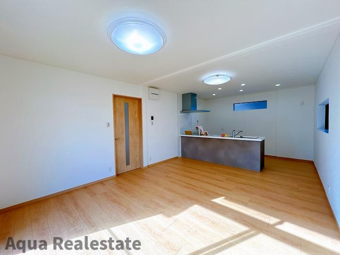 丸亀市飯山町川原　リノベ住宅の居間・リビング|ゆったり過ごせるリビングです