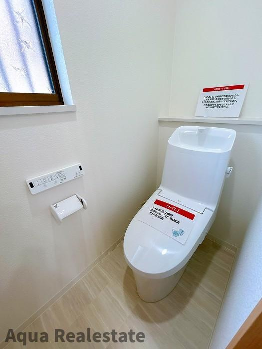 丸亀市飯山町川原　リノベ住宅のトイレ|ゆったりとした空間のトイレです