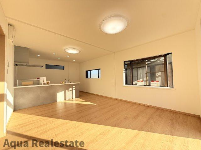 丸亀市飯山町川原　リノベ住宅の居間・リビング|ゆったりとした居間です