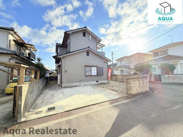 丸亀市飯山町川原　リノベ住宅の前面道路含む現地写真|前面道路含む現地写真です