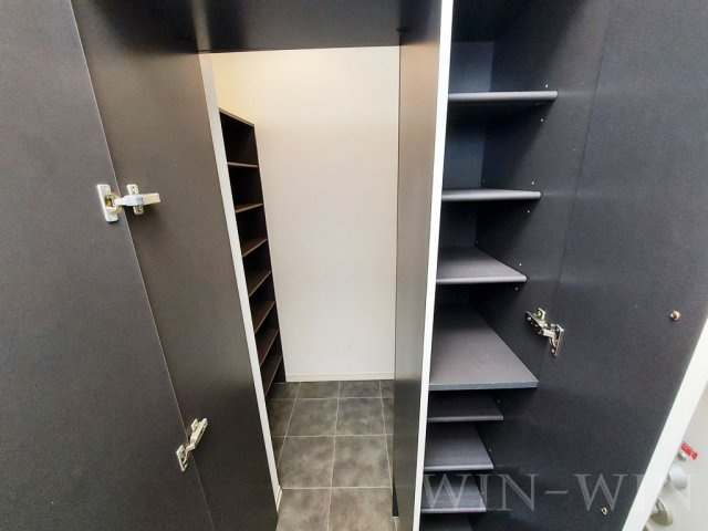 アゼリア B棟の収納