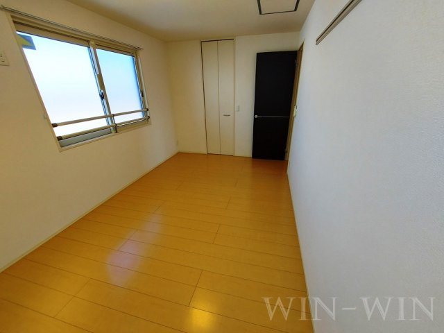 アゼリア B棟の洋室