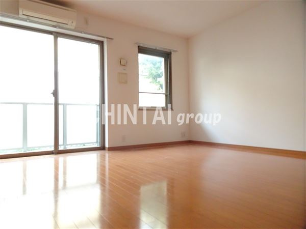 グラントレゾール明大前の居間・リビング