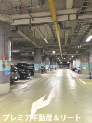 【駐車場】 | 六本木ビュータワー | 駐車場は隣接するオフィス棟の地下にあります
