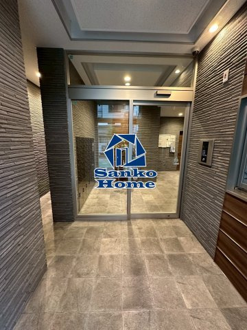 ＵＰＰＥＲ　ＦＩＥＬＤ　ＷＯＯＤのエントランス