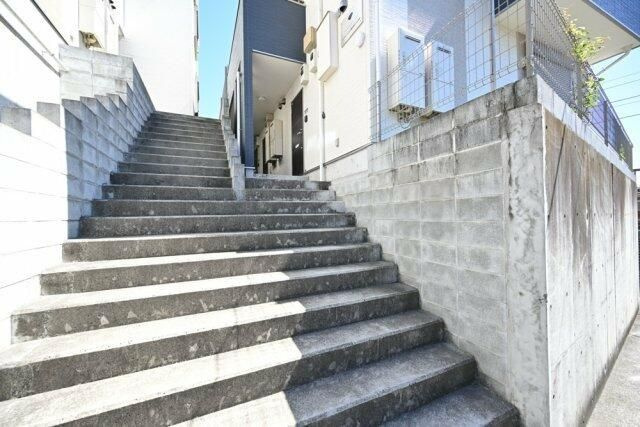 ダイヤモンドヒルズ横浜井土ヶ谷Ｂ号棟のエントランス