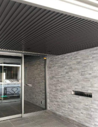 サンイング飯田橋のエントランス