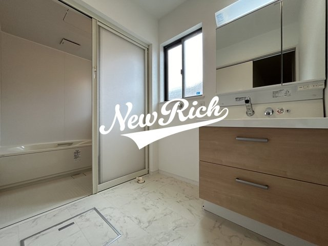 伊勢崎市三室町のテラスの独立洗面台