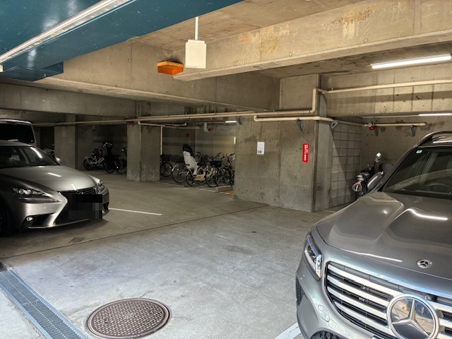 春日ビューハイツの駐車場