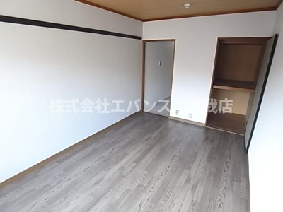 【寝室】 | メゾン蘇我 | 広くて明るい寝室