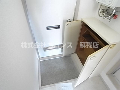 【玄関】 | メゾン蘇我 | シューズボックスもある玄関です